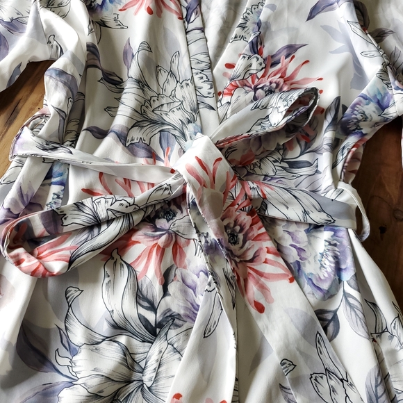 LE ROSE Women's Floral Satin Fleur Lace Trim Robe Small - Picture 6 of 16